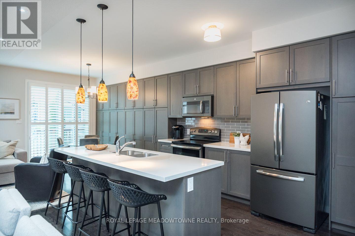 792 BANKS CRESCENT - 7