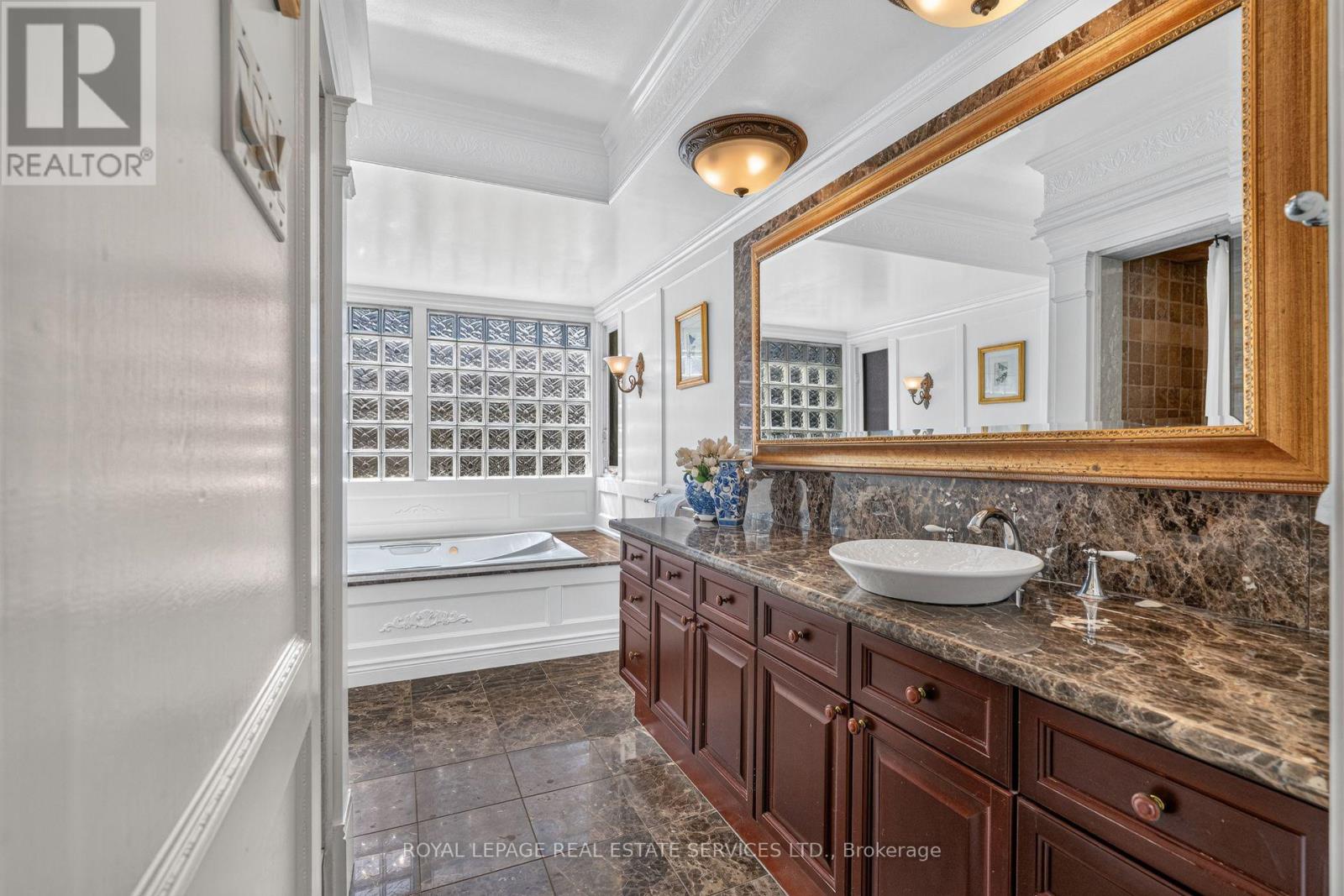 4 PRINCE GEORGE DRIVE - 21