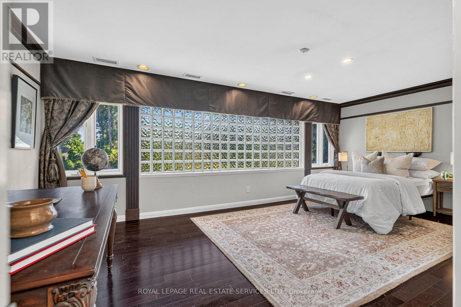 4 PRINCE GEORGE DRIVE - 22