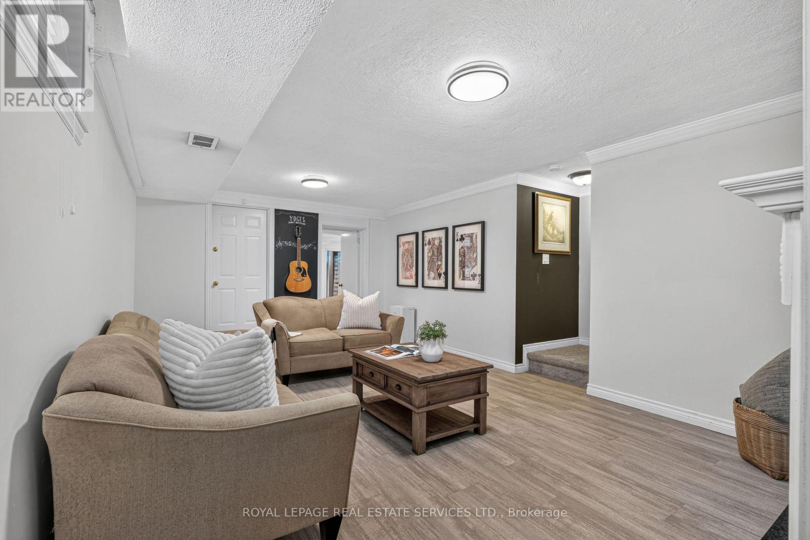 4 PRINCE GEORGE DRIVE - 26