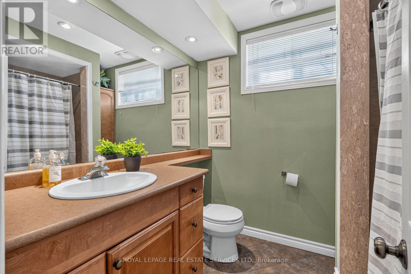 4 PRINCE GEORGE DRIVE - 28