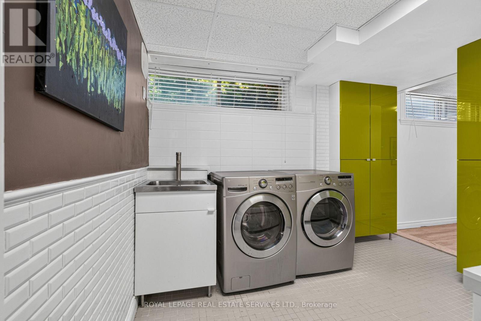 4 PRINCE GEORGE DRIVE - 29