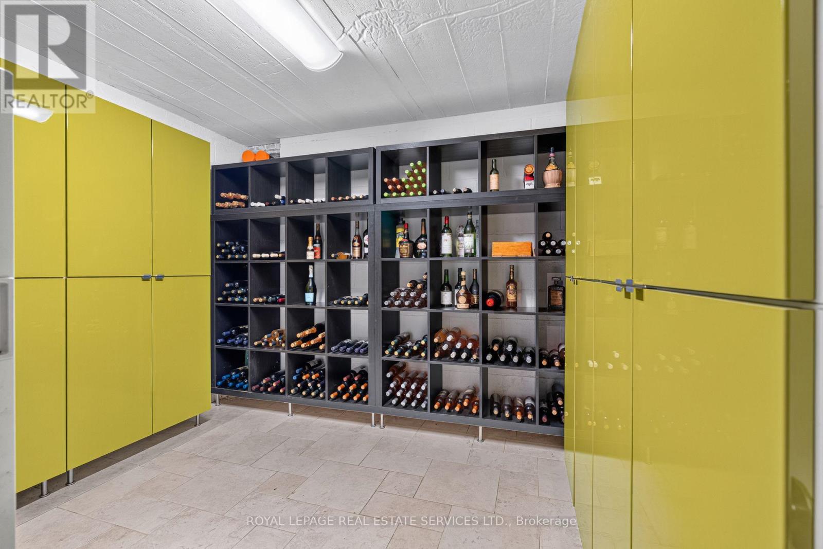 4 PRINCE GEORGE DRIVE - 31