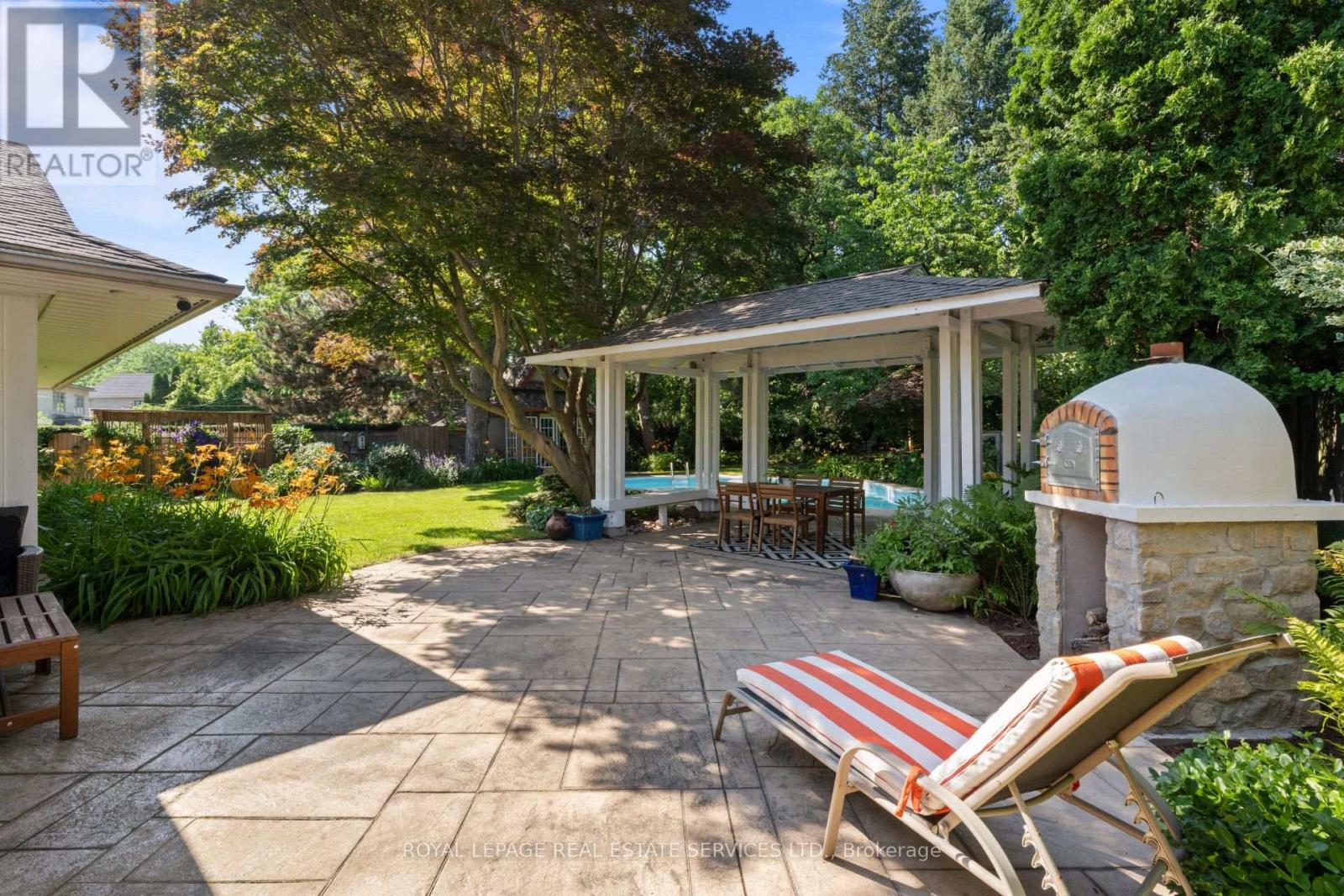 4 PRINCE GEORGE DRIVE - 32