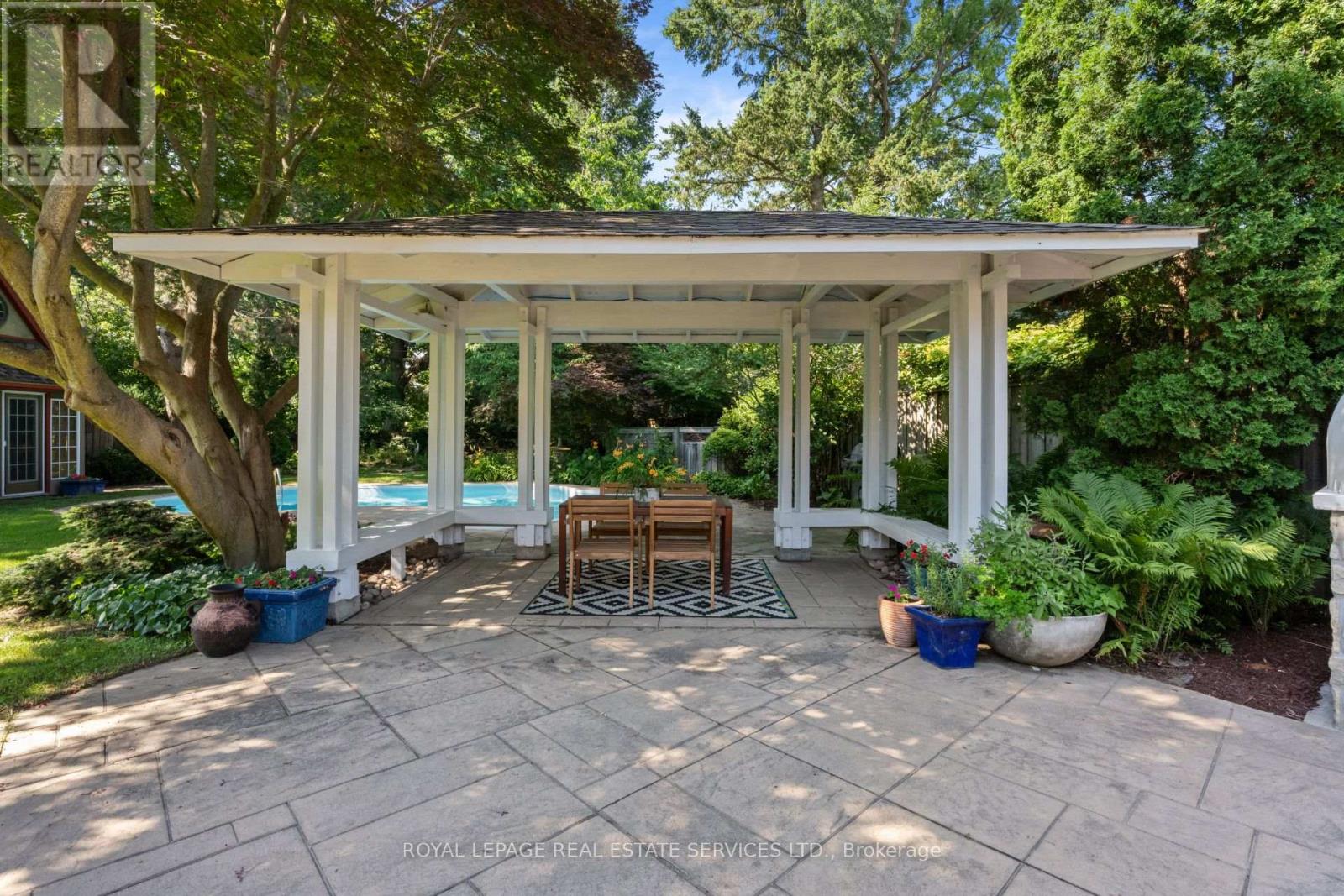 4 PRINCE GEORGE DRIVE - 33