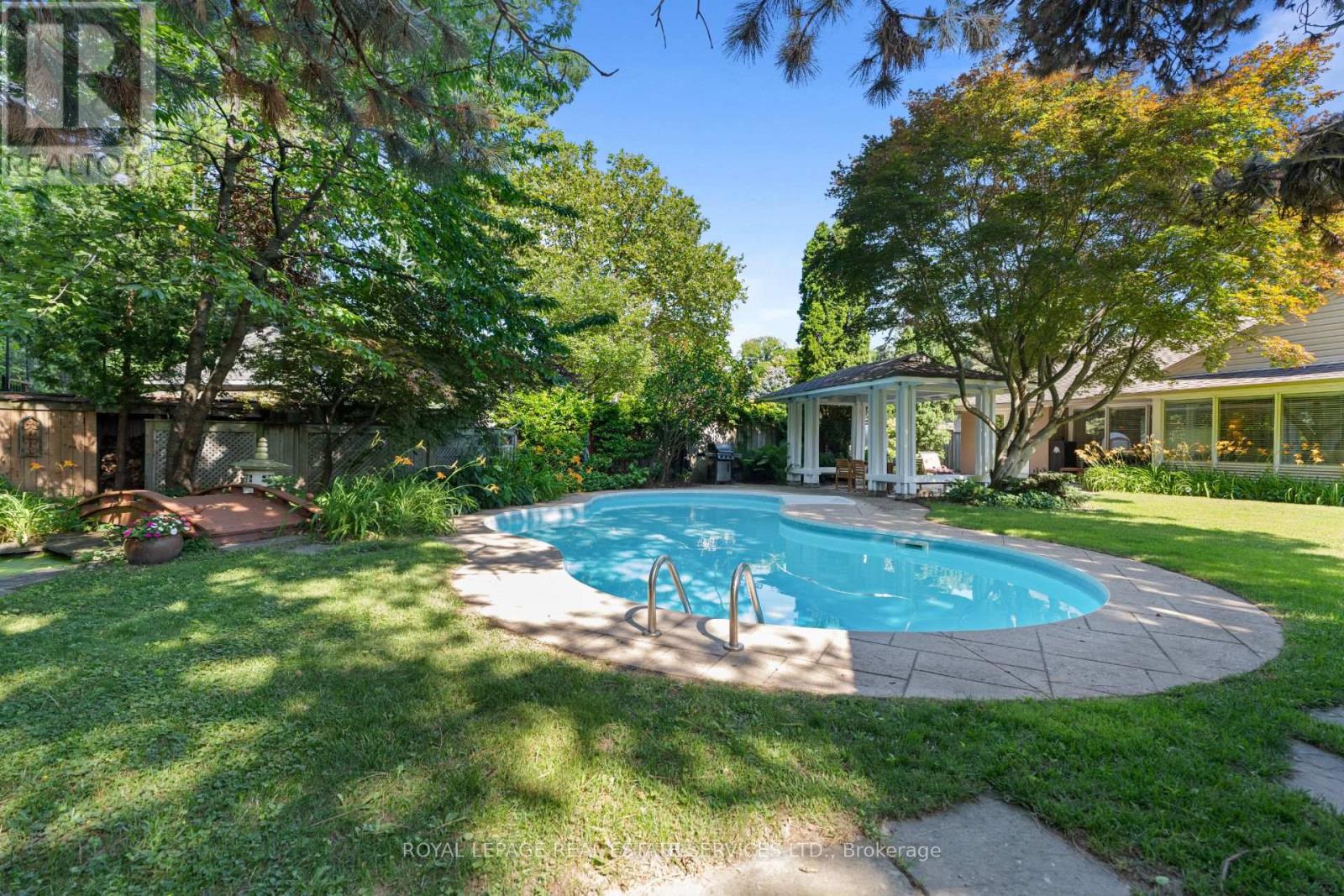 4 PRINCE GEORGE DRIVE - 34