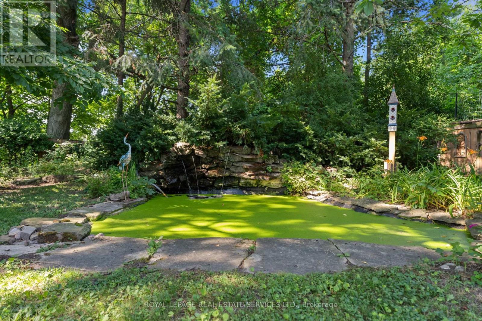 4 PRINCE GEORGE DRIVE - 38