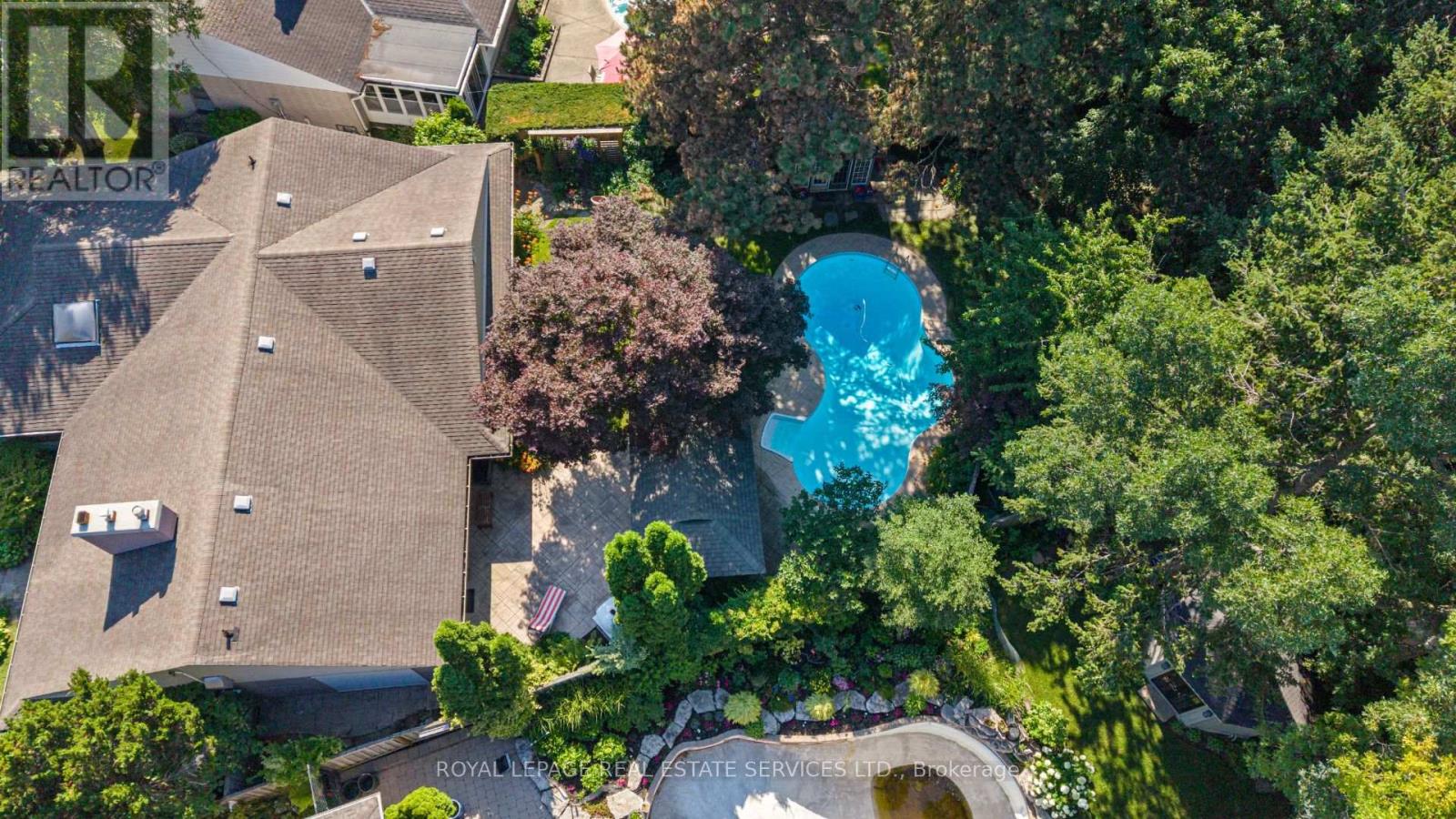 4 PRINCE GEORGE DRIVE - 40
