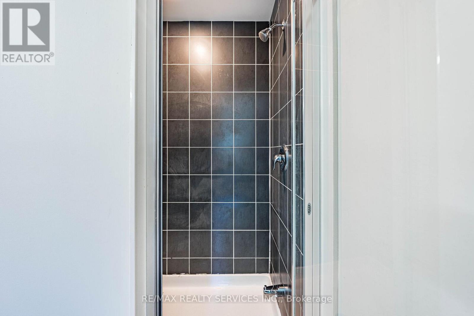 60 BRIXHAM LANE - 31