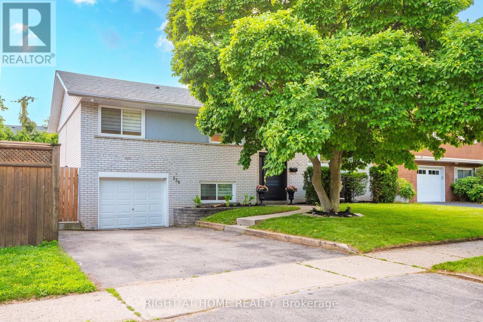 534 ROSEDALE CRESCENT - 1