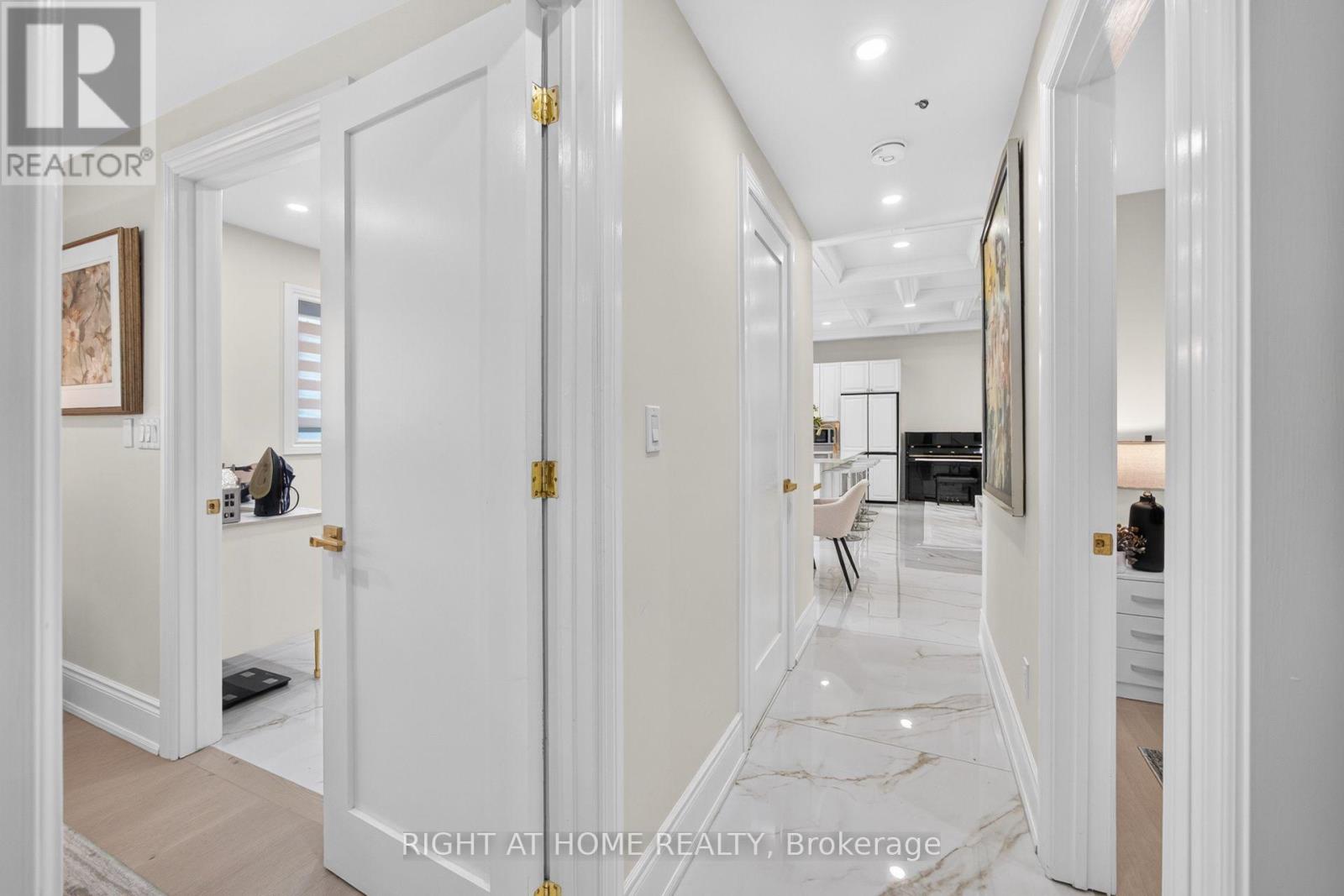 534 ROSEDALE CRESCENT - 19