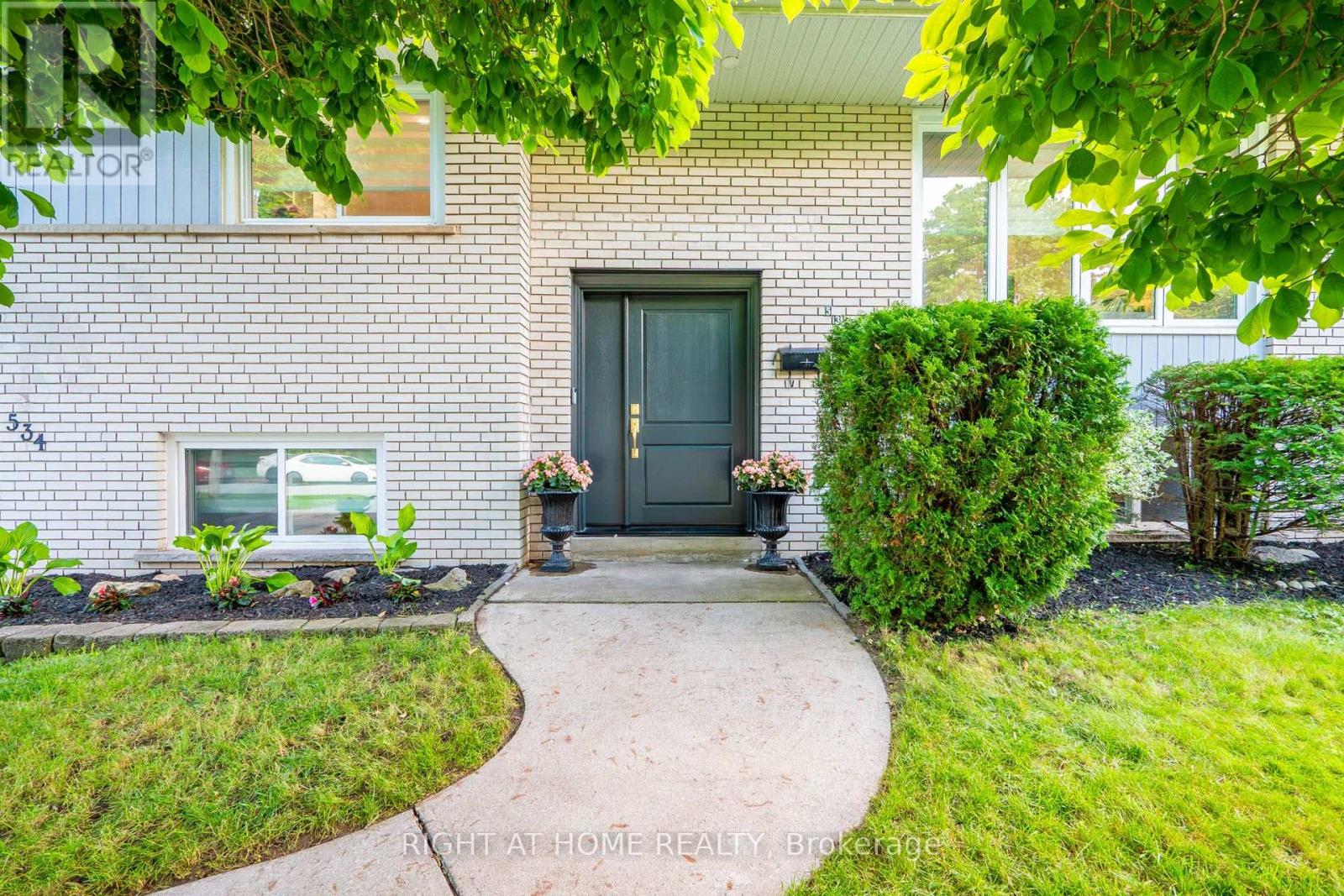 534 ROSEDALE CRESCENT - 2