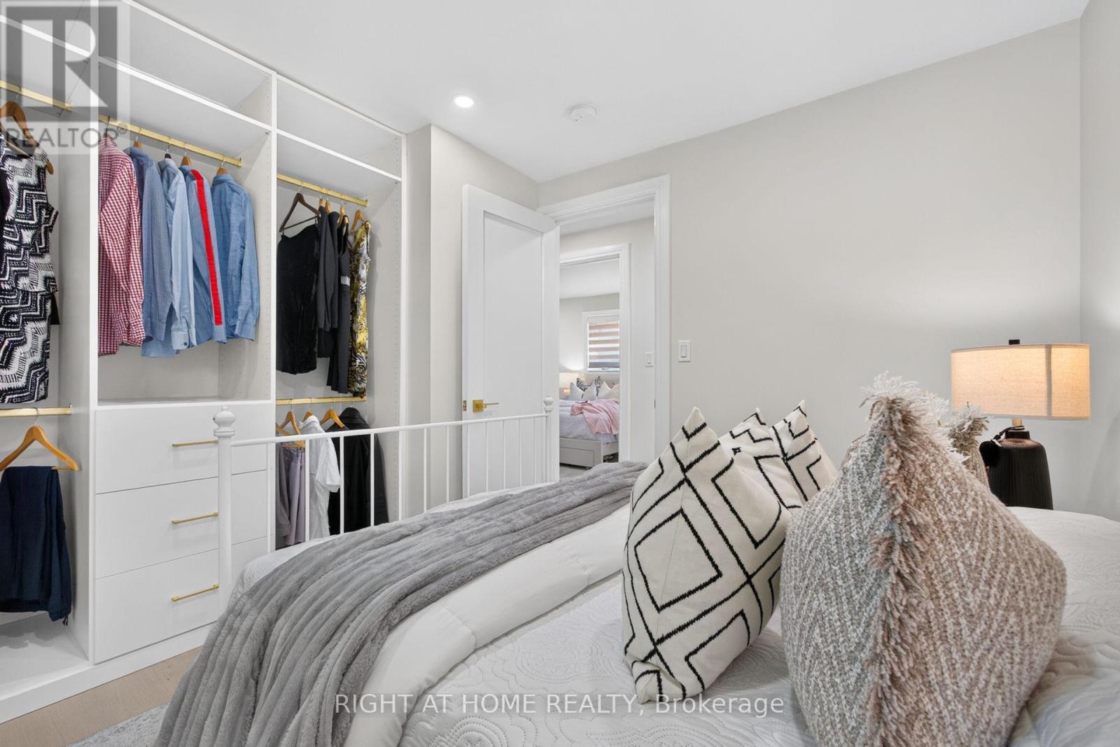 534 ROSEDALE CRESCENT - 22