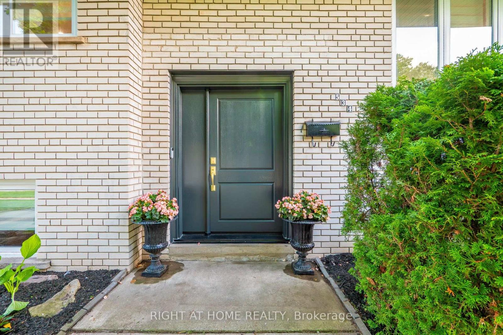 534 ROSEDALE CRESCENT - 3