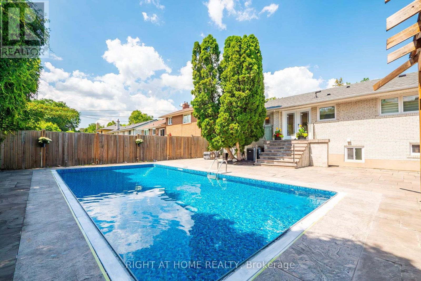 534 ROSEDALE CRESCENT - 43