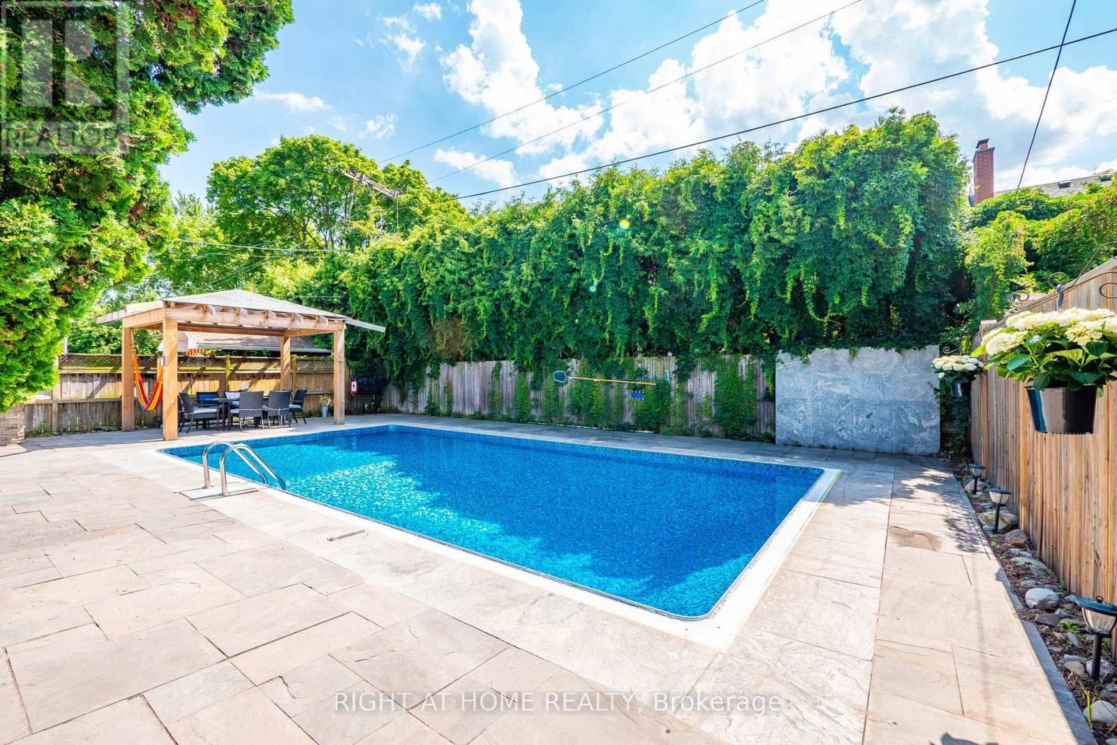 534 ROSEDALE CRESCENT - 44