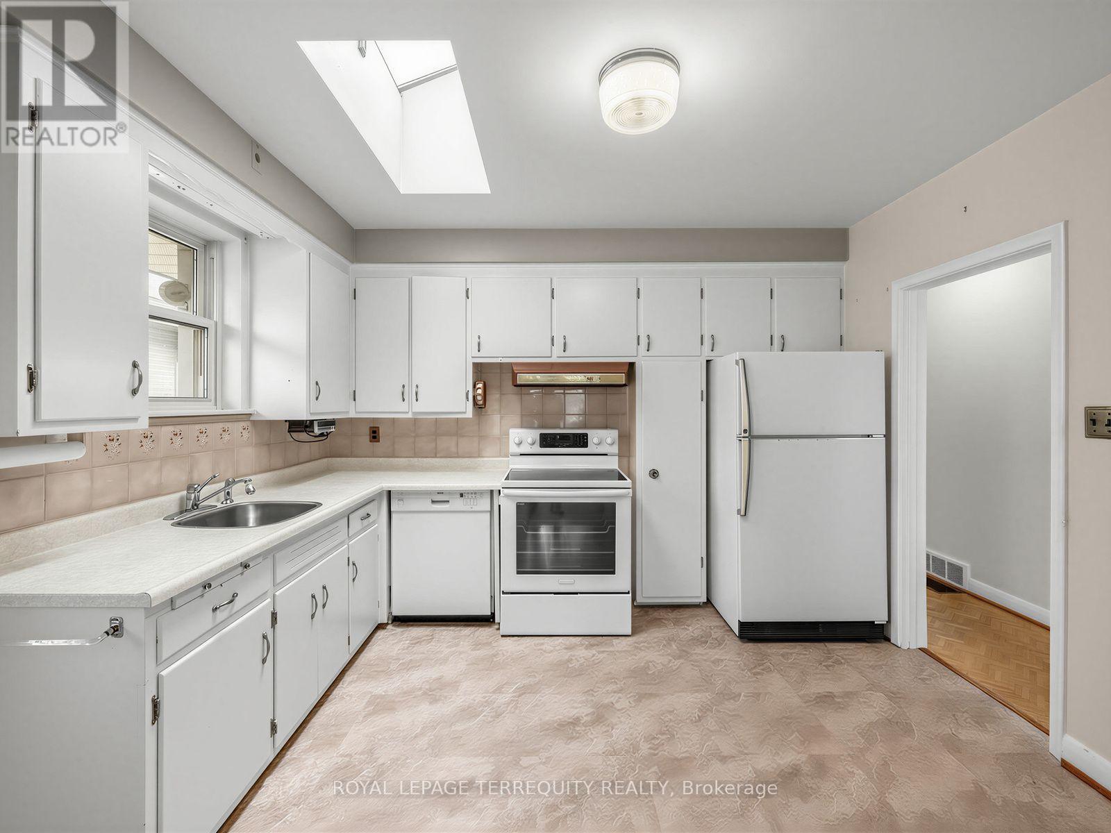 359 RENFORTH DRIVE - 11