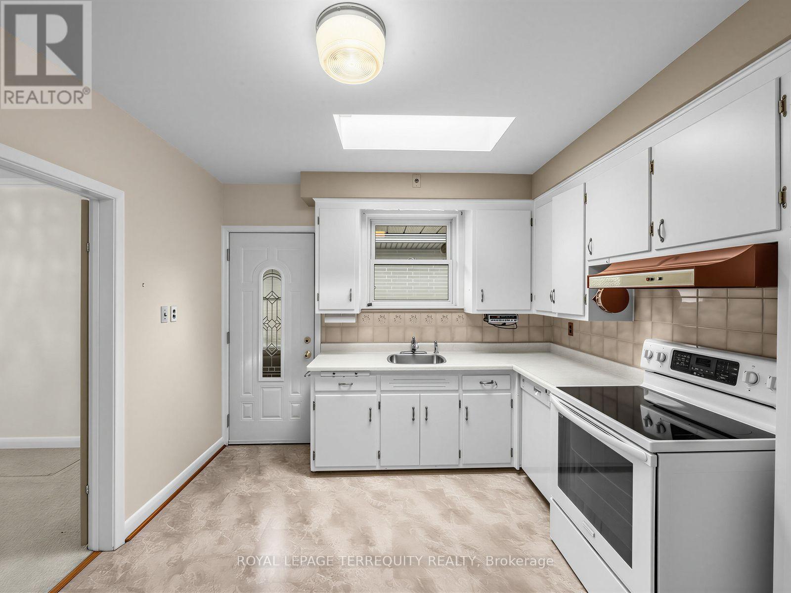 359 RENFORTH DRIVE - 12
