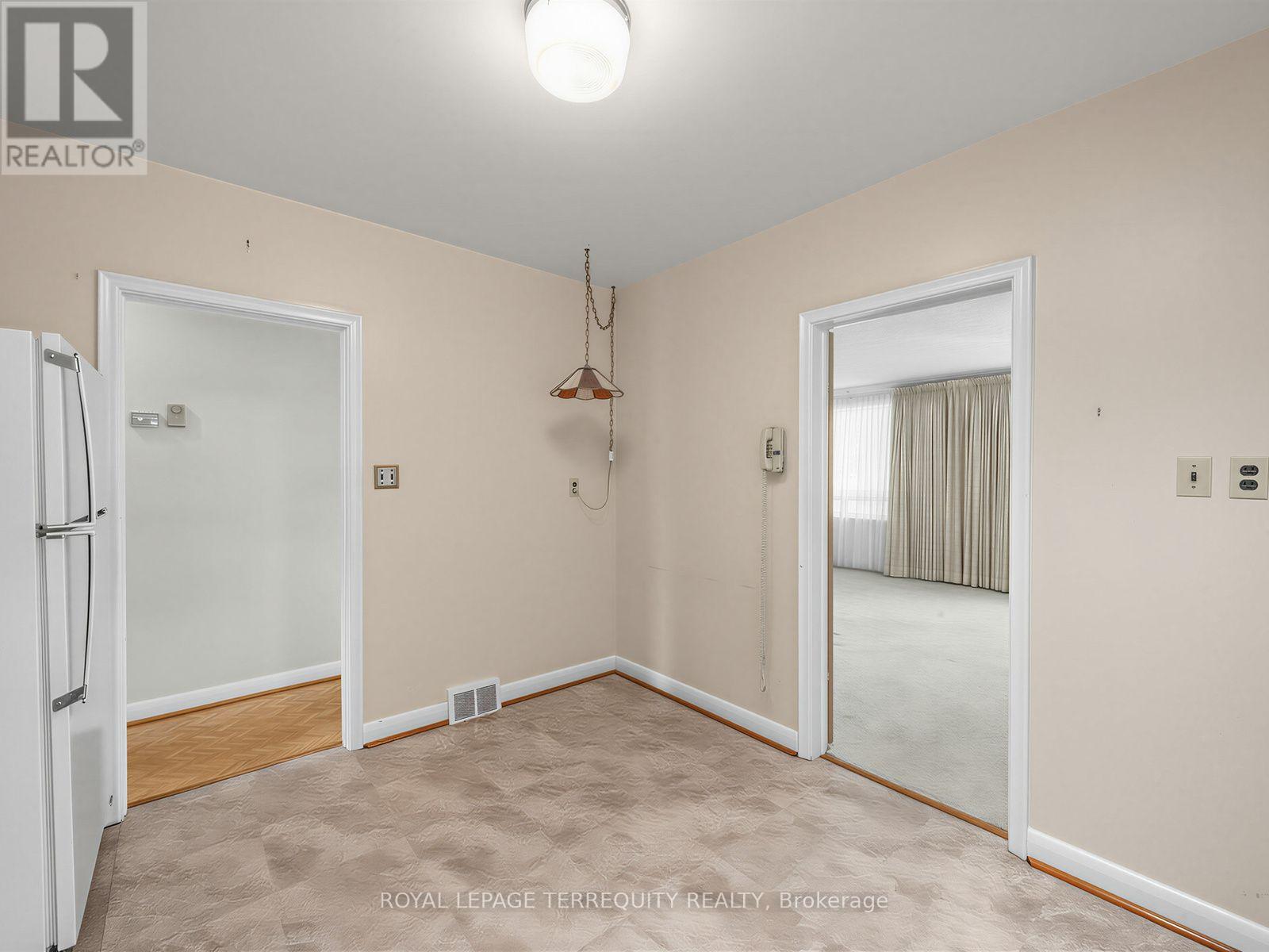 359 RENFORTH DRIVE - 13