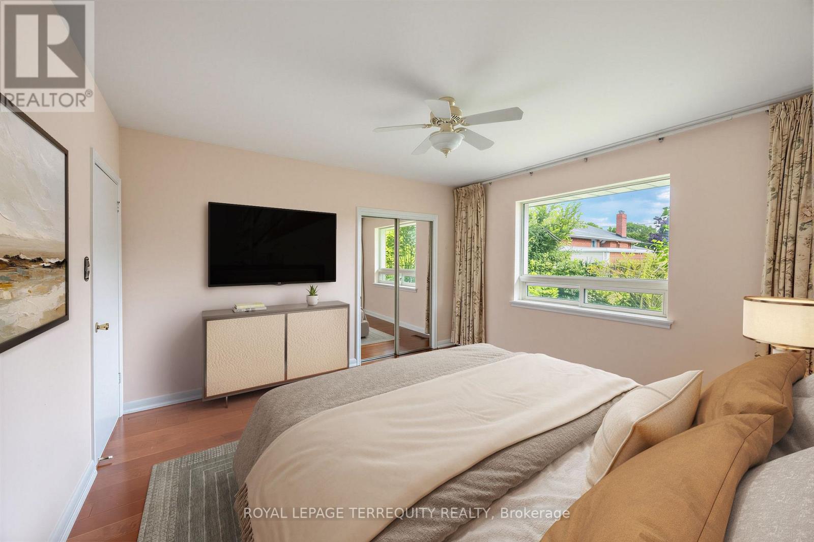 359 RENFORTH DRIVE - 16