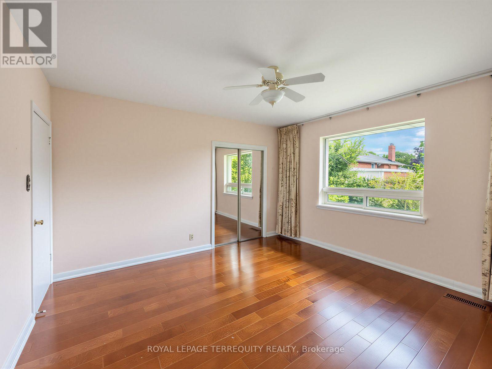 359 RENFORTH DRIVE - 17