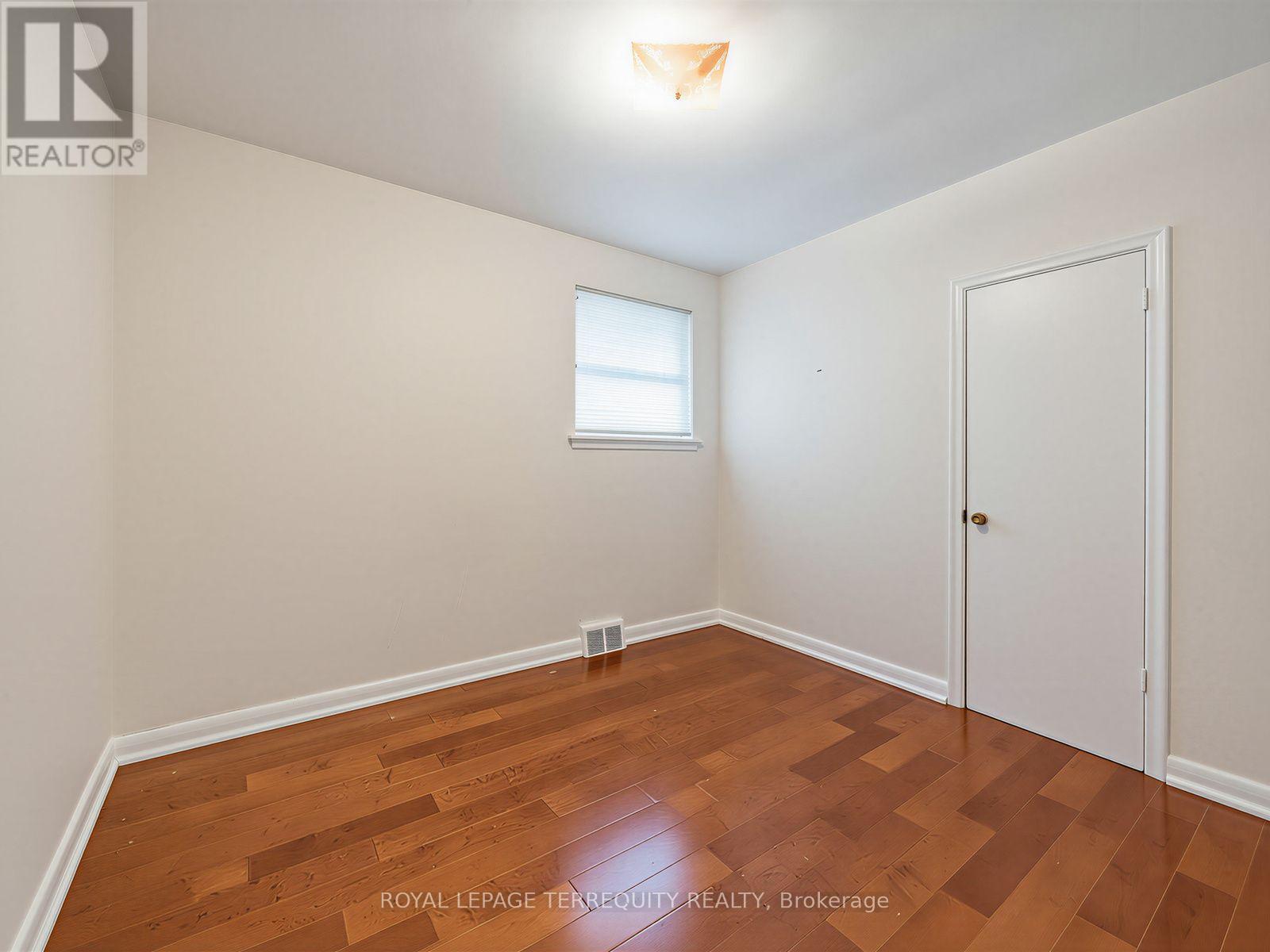 359 RENFORTH DRIVE - 18