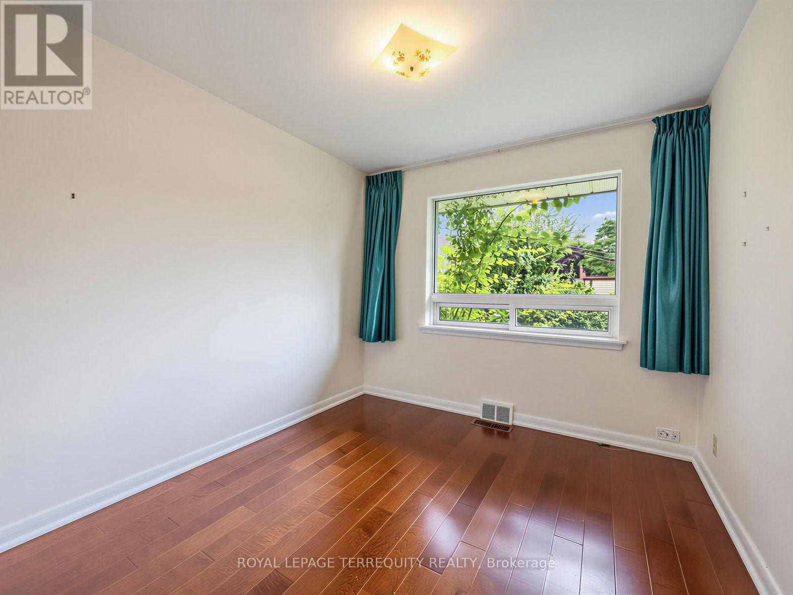 359 RENFORTH DRIVE - 19