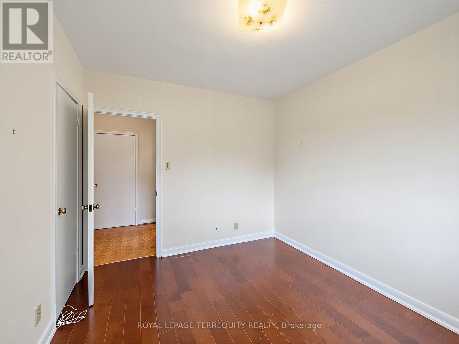 359 RENFORTH DRIVE - 20