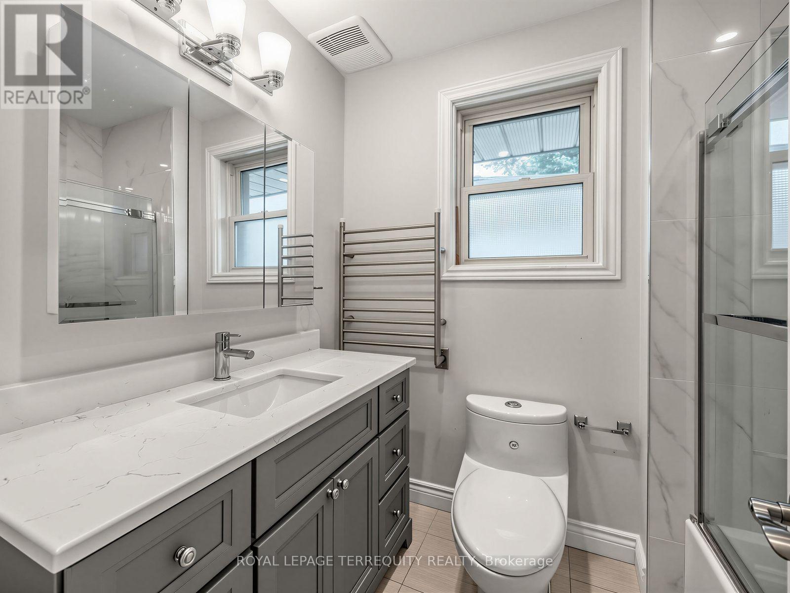359 RENFORTH DRIVE - 21
