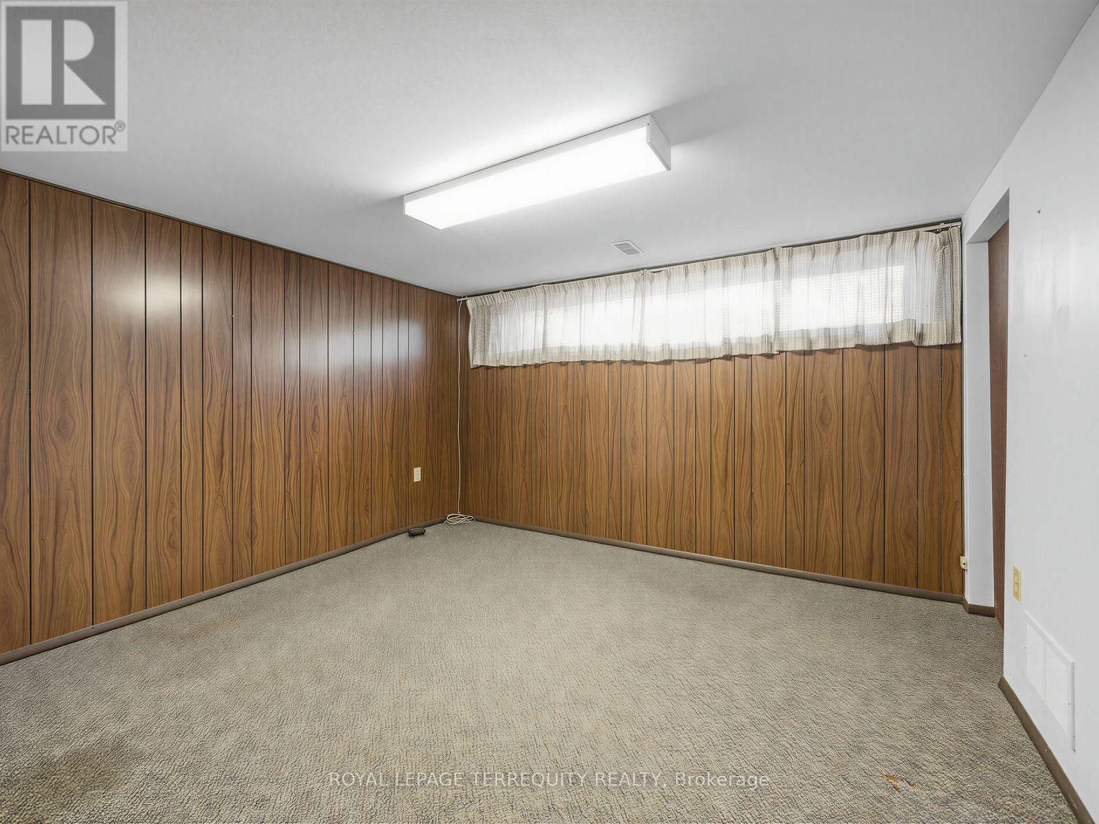 359 RENFORTH DRIVE - 24