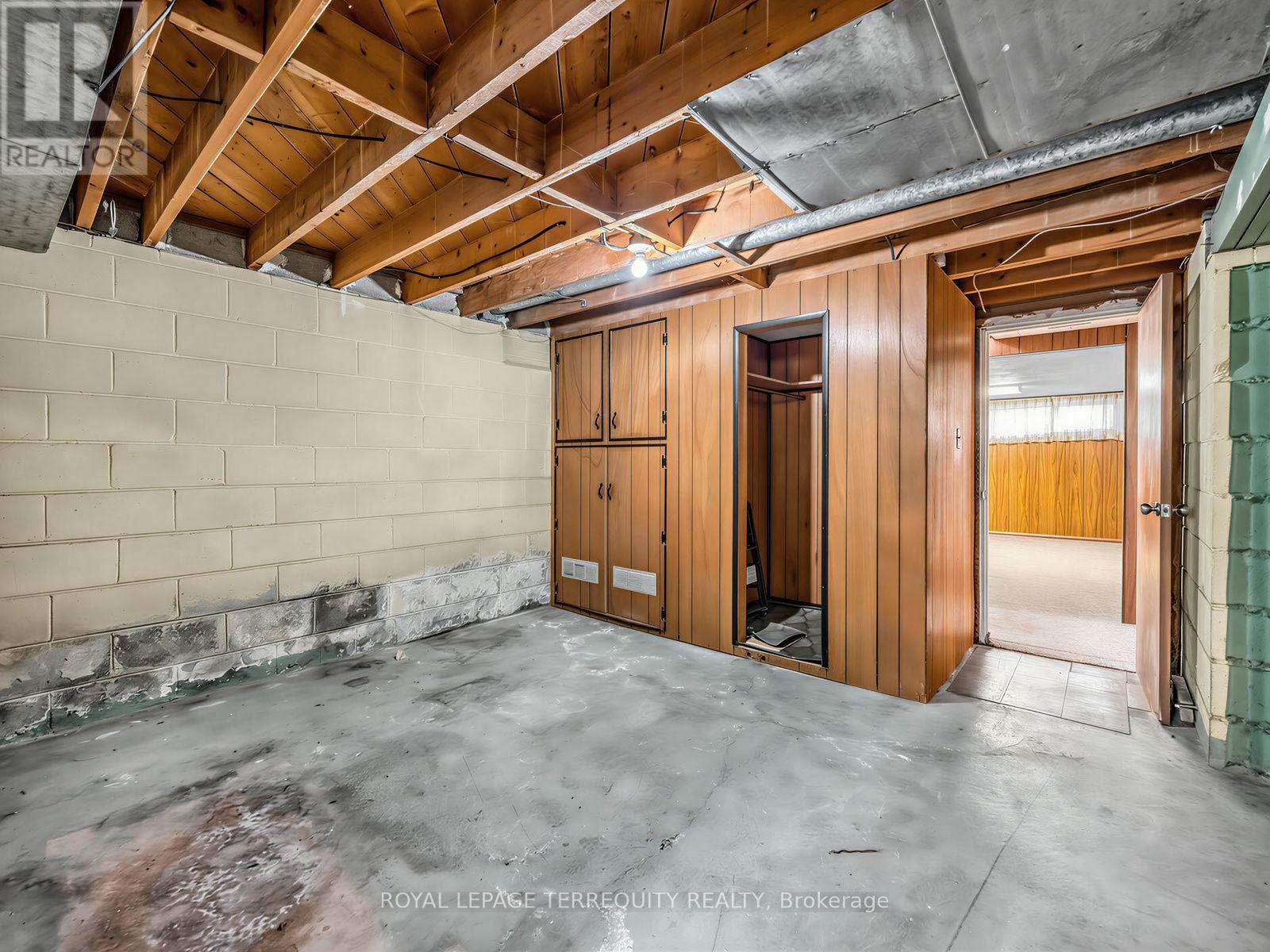 359 RENFORTH DRIVE - 26