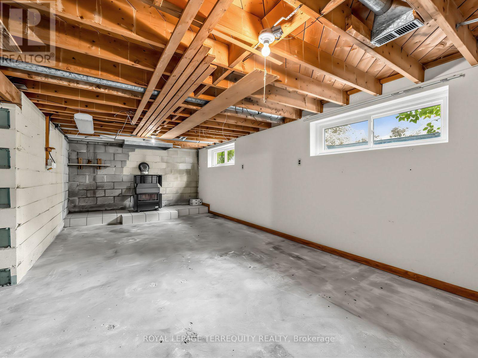 359 RENFORTH DRIVE - 27