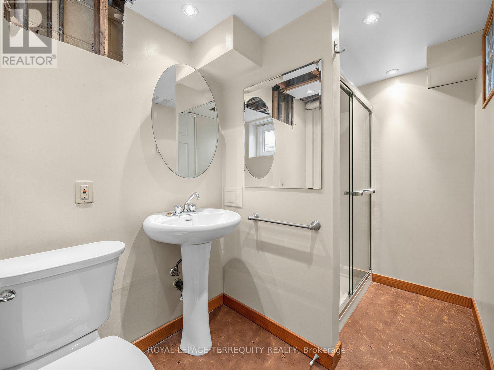 359 RENFORTH DRIVE - 28