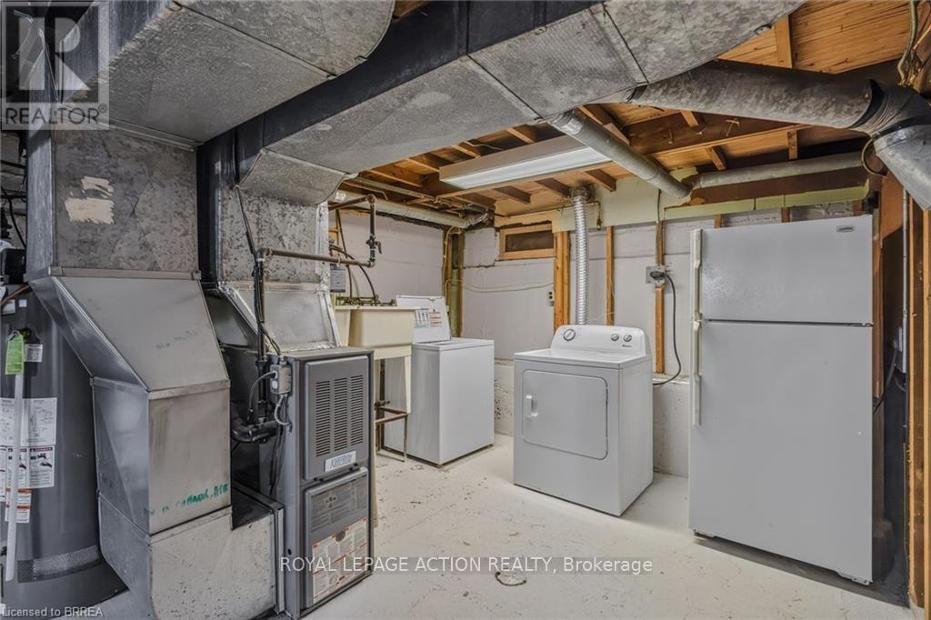 39 SANDERSON STREET - 32
