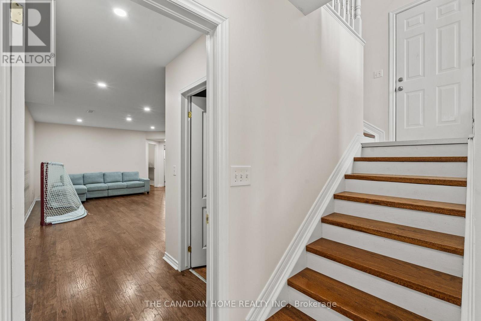 192 OAKCREST AVENUE E - 19