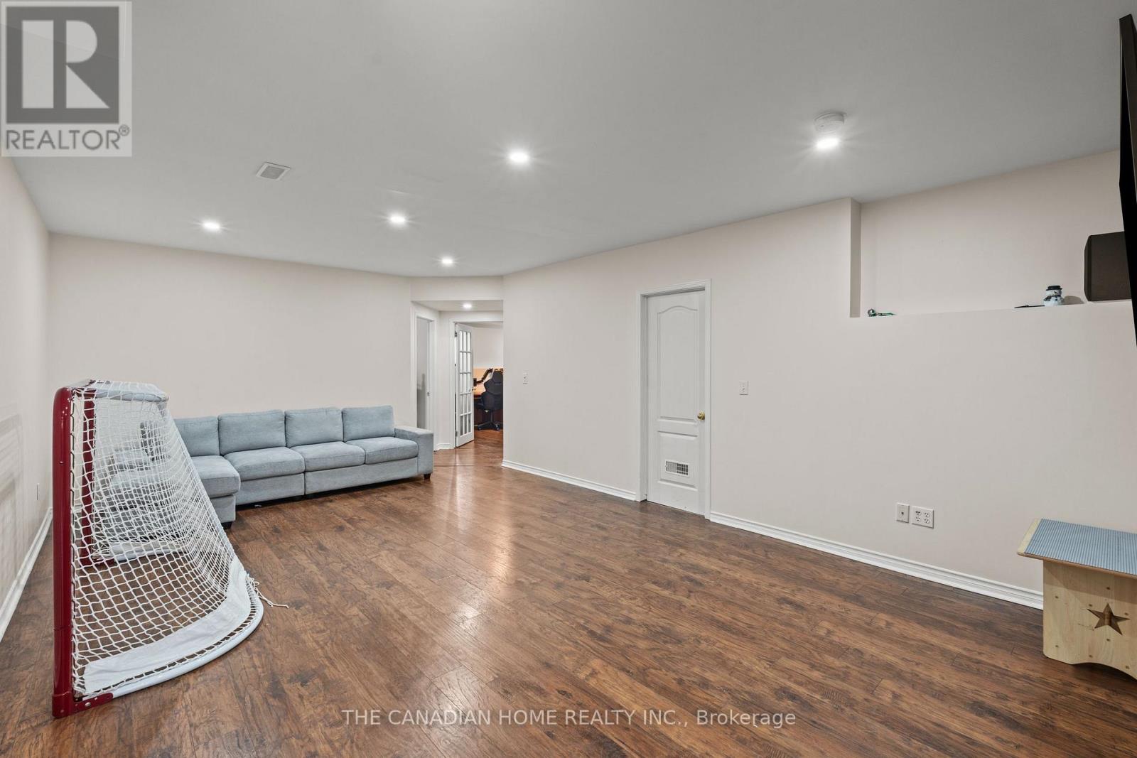 192 OAKCREST AVENUE E - 22