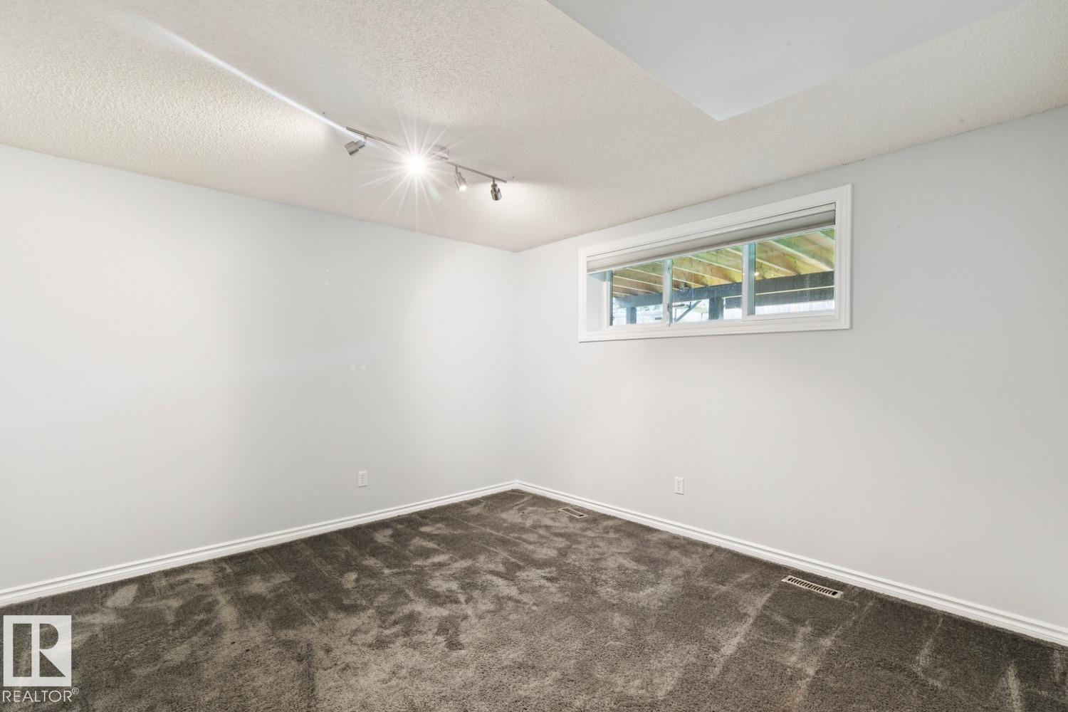 9312 151 AV NW — photo 32