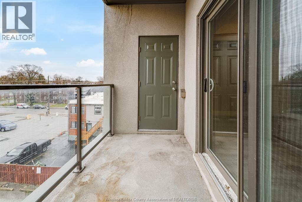 #405 955 OUELLETTE AVENUE - 24