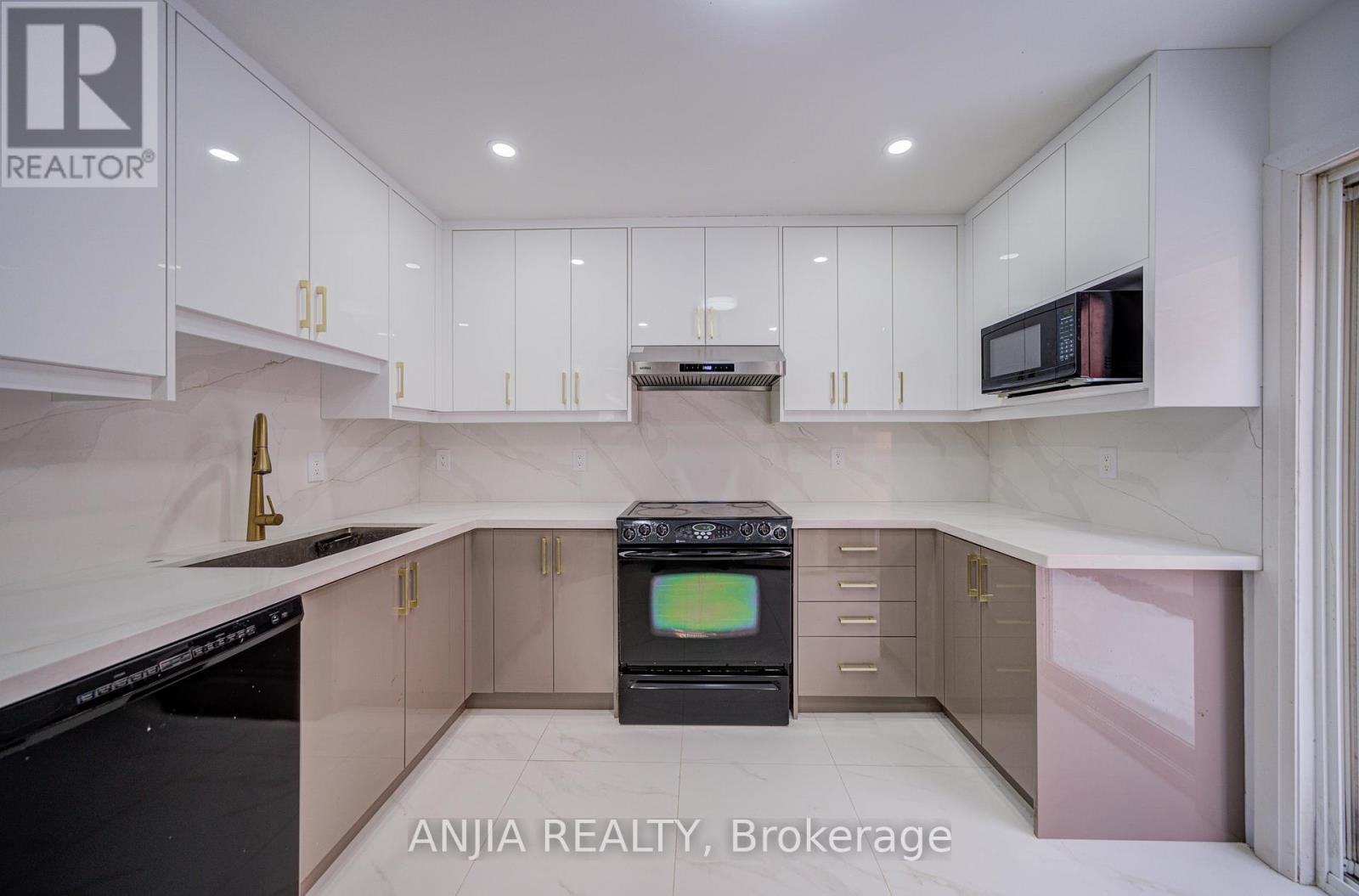17 KENBOROUGH COURT - 14