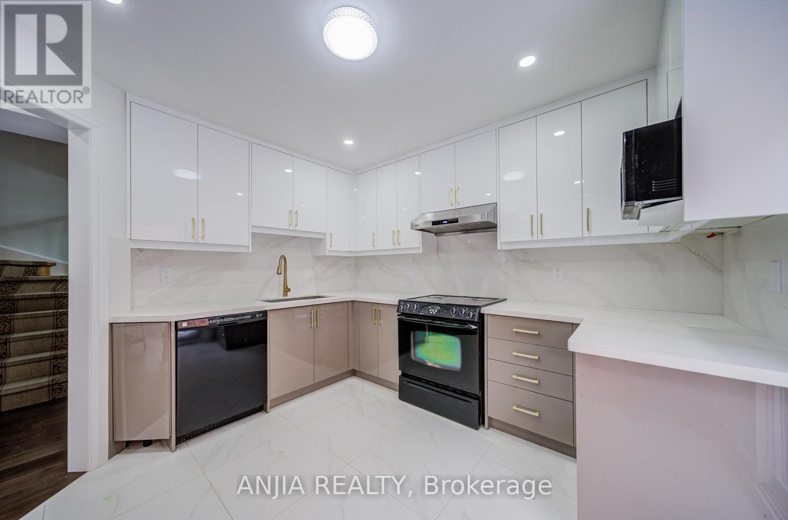 17 KENBOROUGH COURT - 15