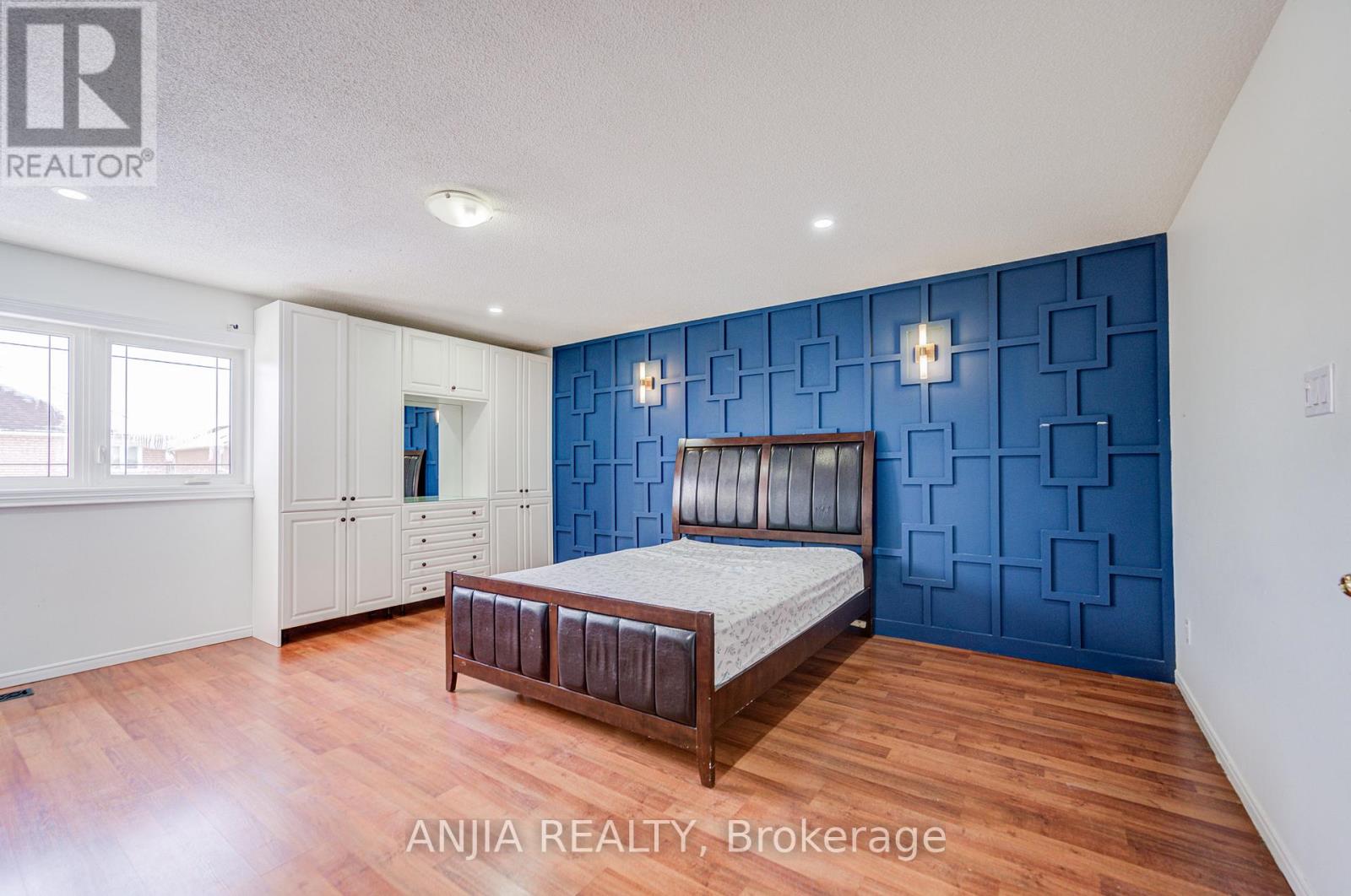 17 KENBOROUGH COURT - 19