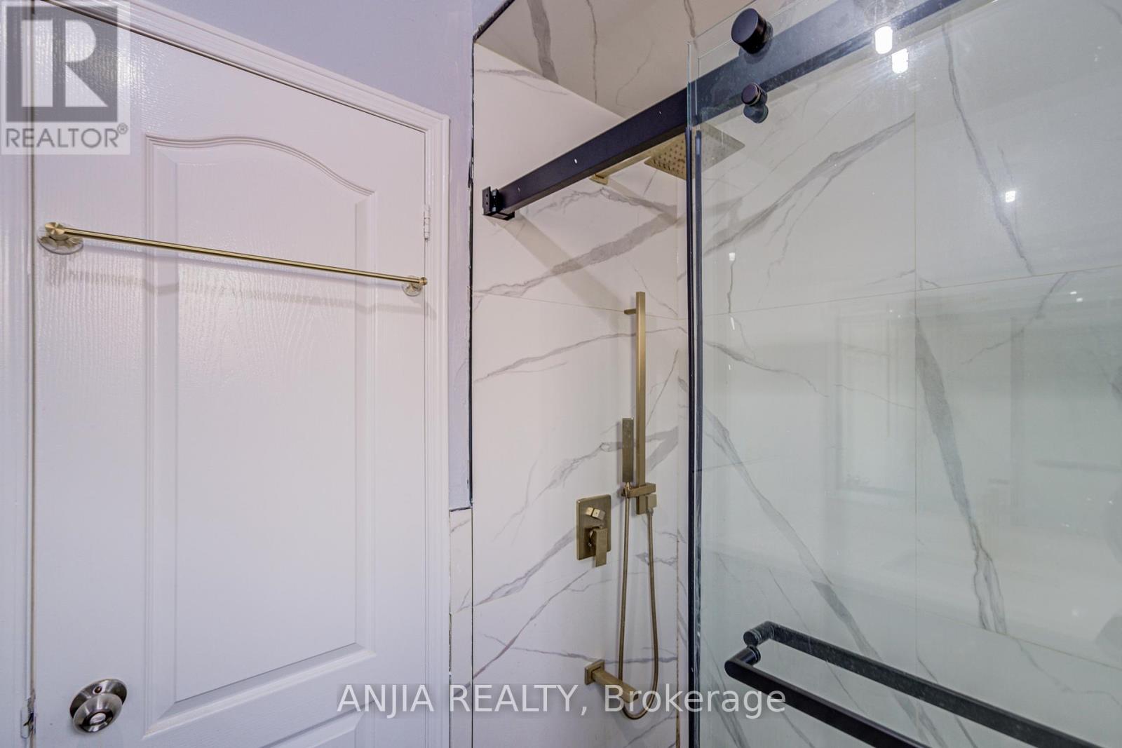17 KENBOROUGH COURT - 22