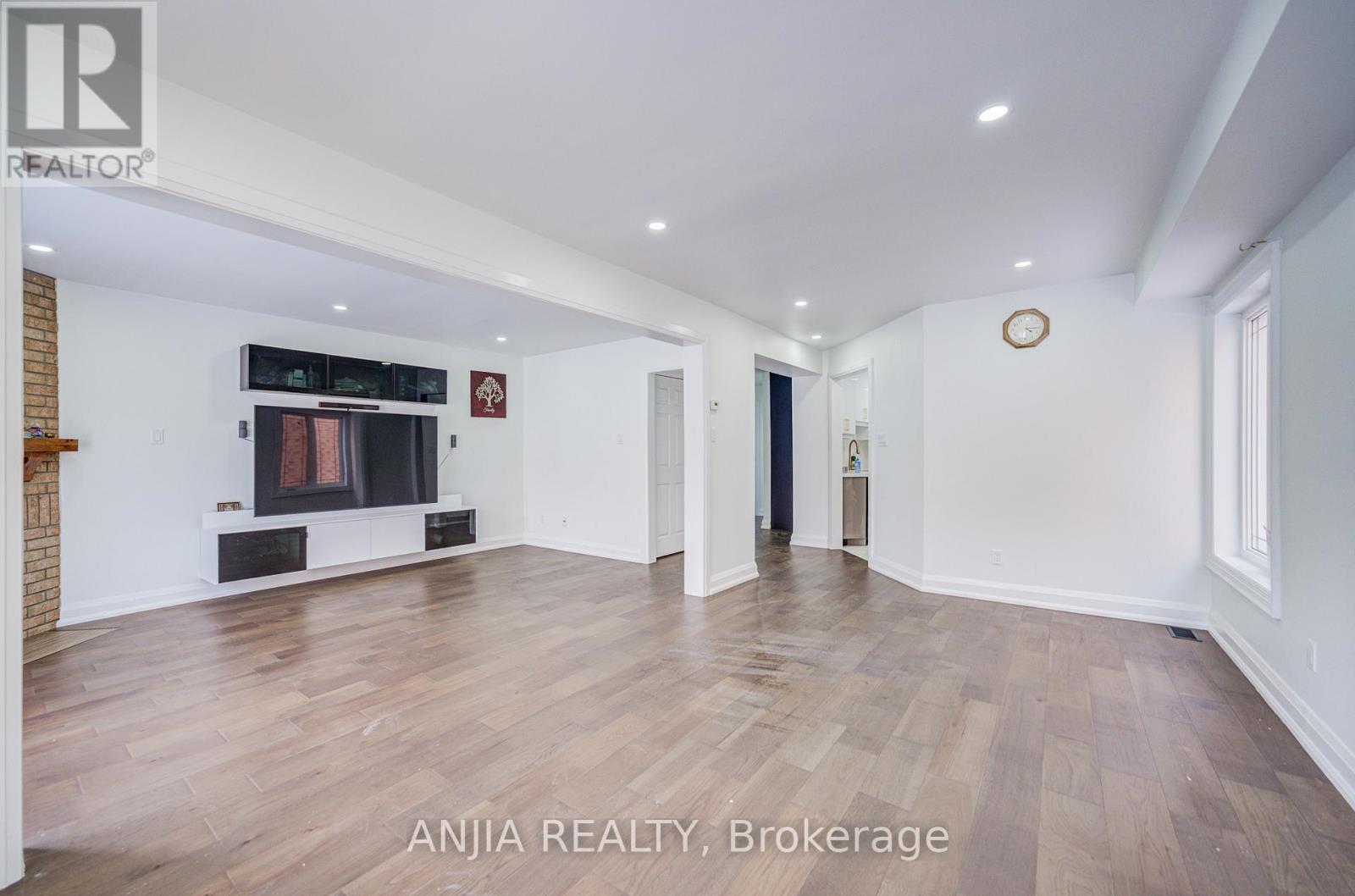 17 KENBOROUGH COURT - 4