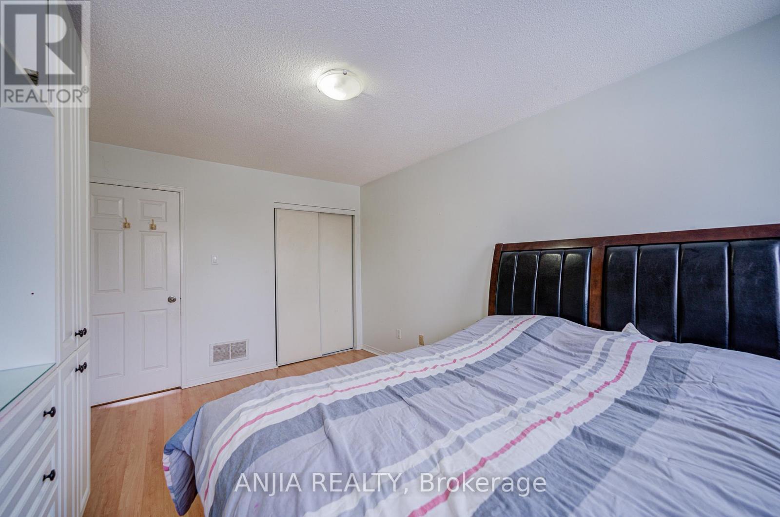 17 KENBOROUGH COURT - 27