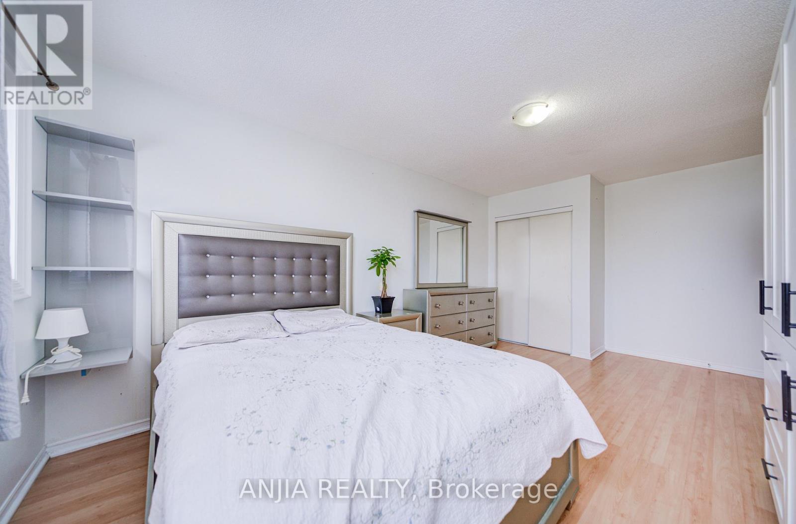 17 KENBOROUGH COURT - 30