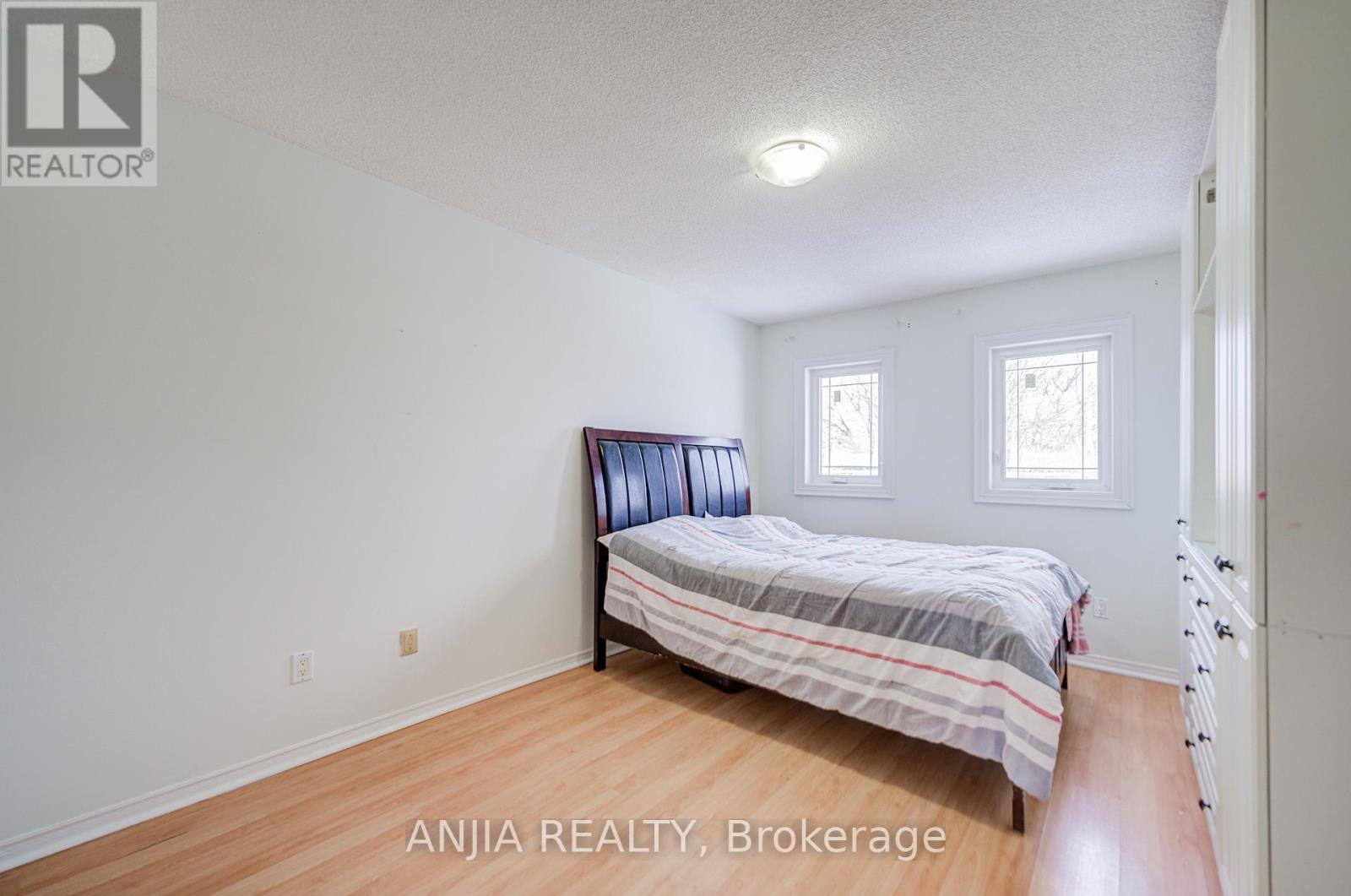 17 KENBOROUGH COURT - 25