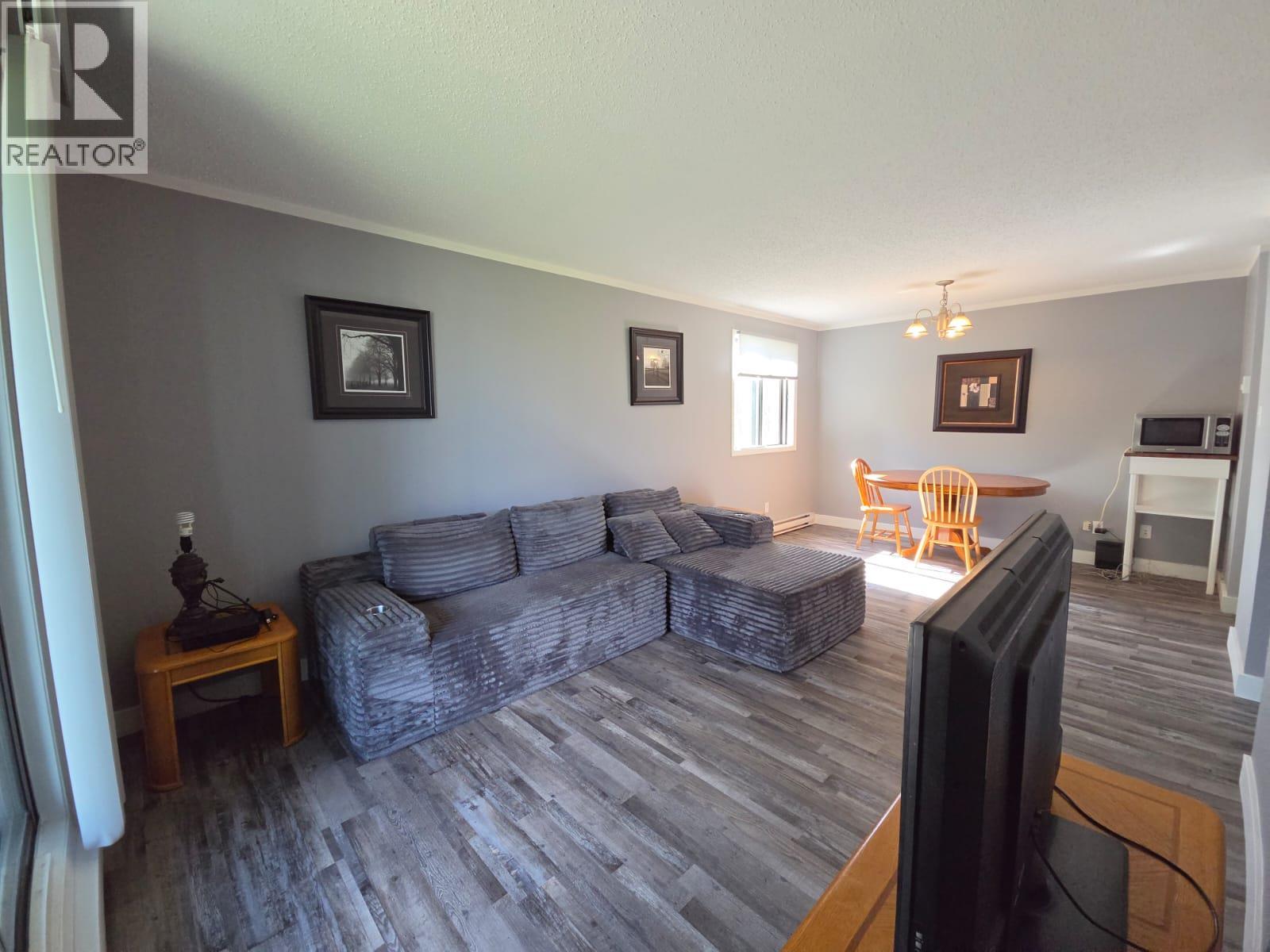 #205 212 Spieker Avenue - 3