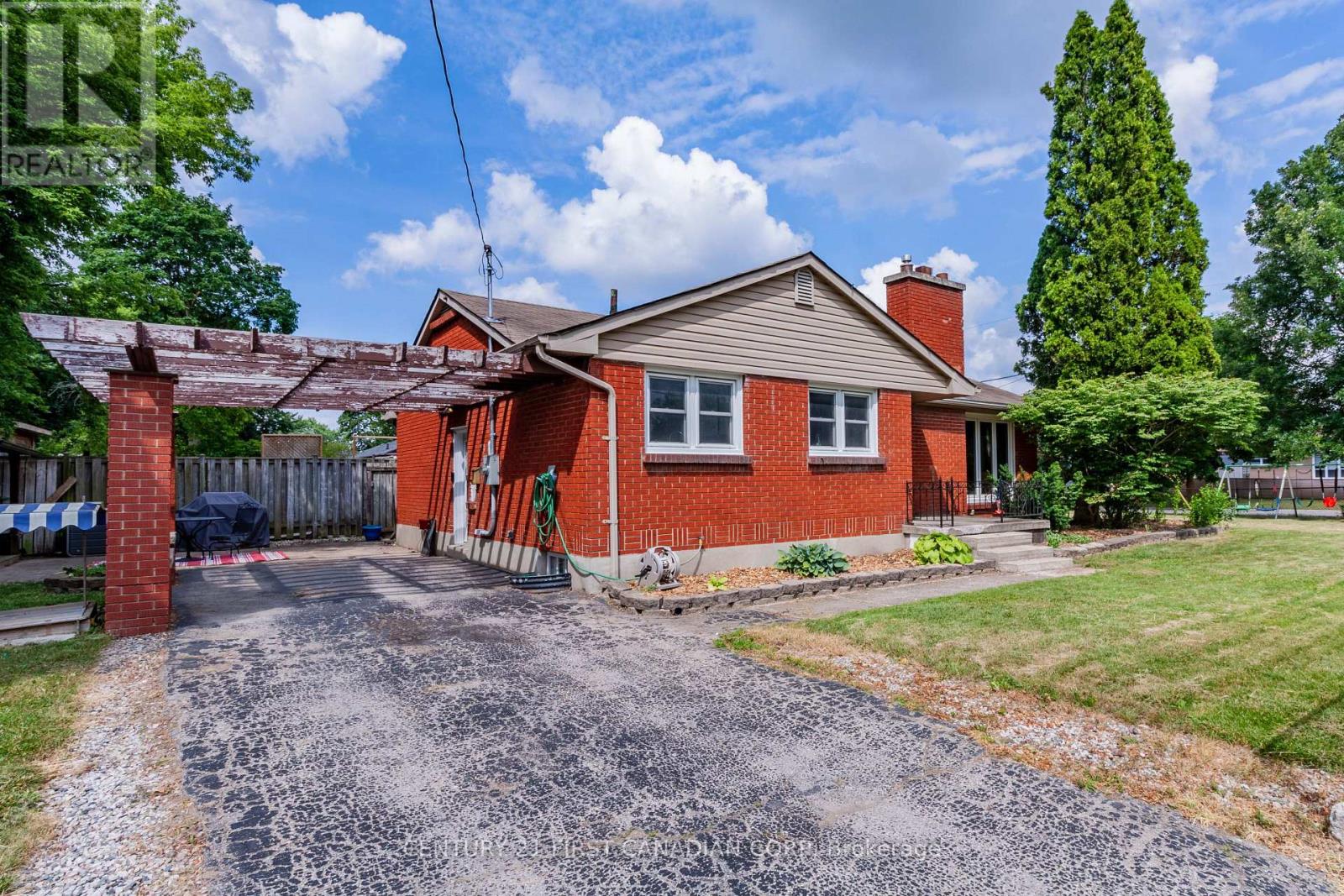 1721 MOFFATT AVENUE - 1