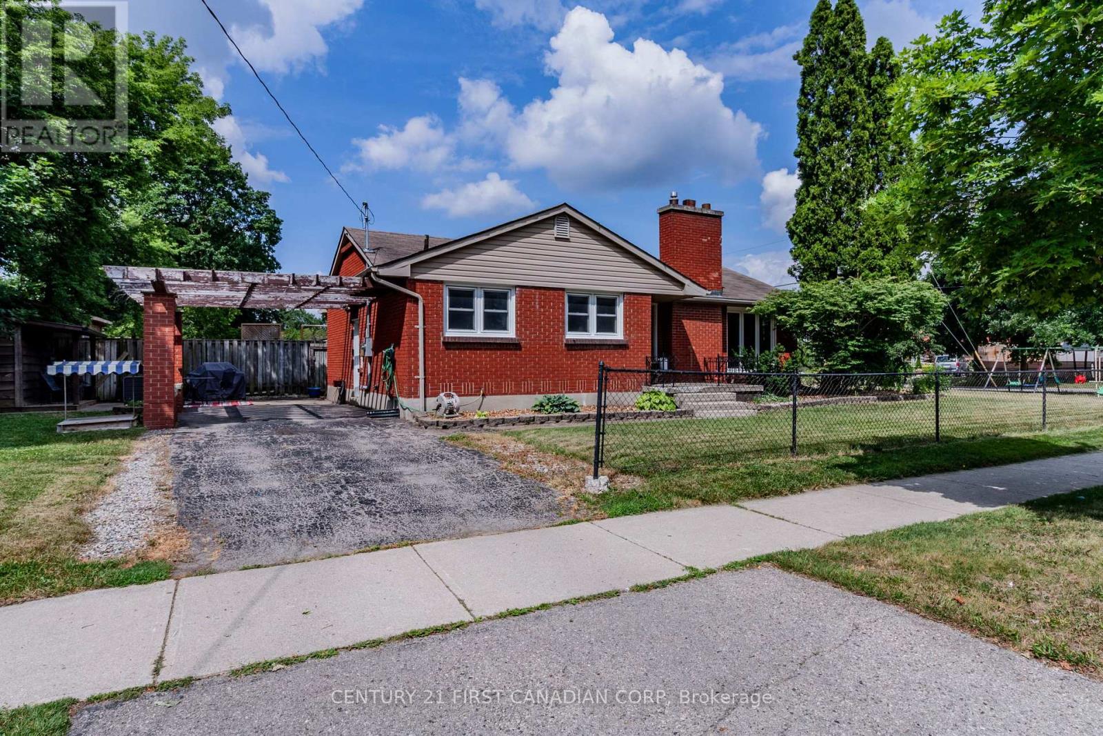 1721 MOFFATT AVENUE - 3