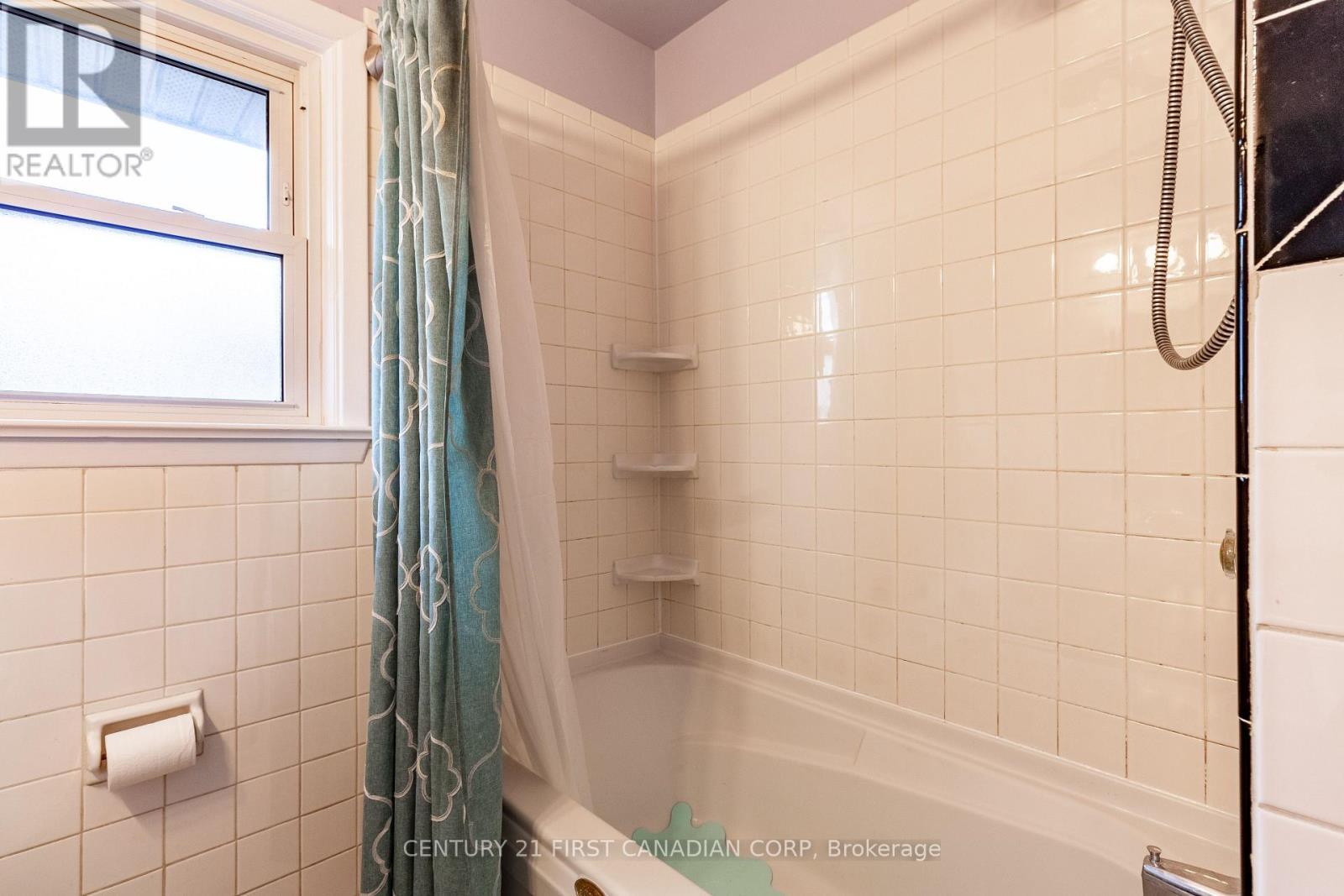 1721 MOFFATT AVENUE - 36